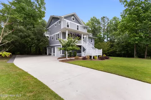 104 W High Bluff Dr, Hampstead, NC 28443