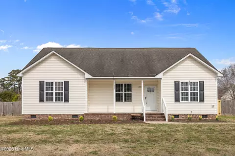 3215 Mobleys Bridge Rd, Grimesland, NC 27837