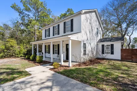 142 NE 14th St, Oak Island, NC 28465