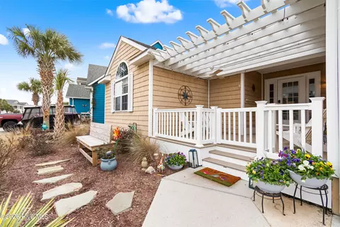 Exterior - 765 Sloop Pointe Ln, Kure Beach, NC 28449 photo 2 of 7