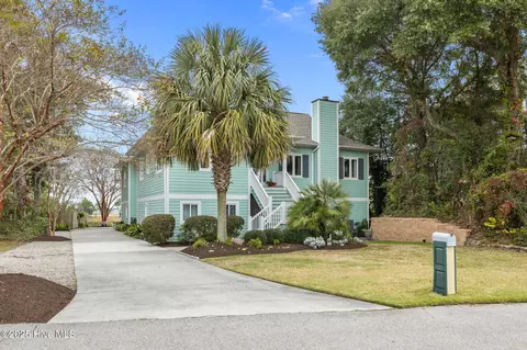 9804 Clarendon Dr, Emerald Isle, NC 28594