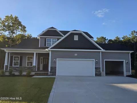 2920 Loch Ct, Grimesland, NC 27837