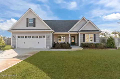 28 S Lord Wallace Ct, Rocky Point, NC 28457