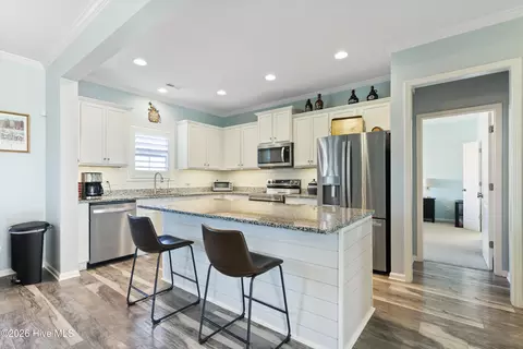 Kitchen - 21 Violetear Rdg, Hampstead, NC 28443 photo 1 of 2