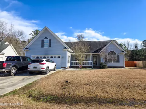 107 Croatan Woods Dr, New Bern, NC 28562