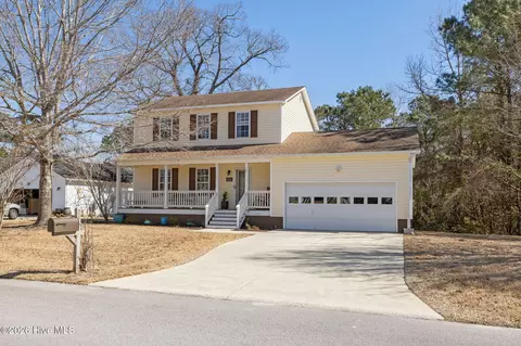 216 Marsh Hen Ct, Swansboro, NC 28584