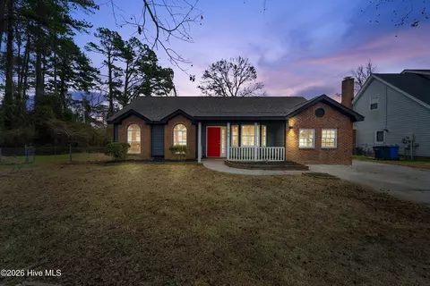 105 Arlington Ct, Jacksonville, NC 28546
