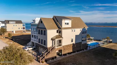 227 Back St, Newport, NC 28570