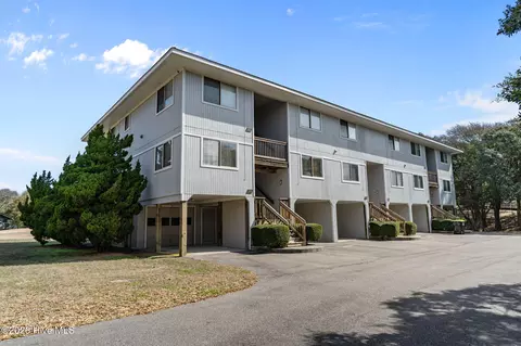 35 Foxfire Trce, Oak Island, NC 28465