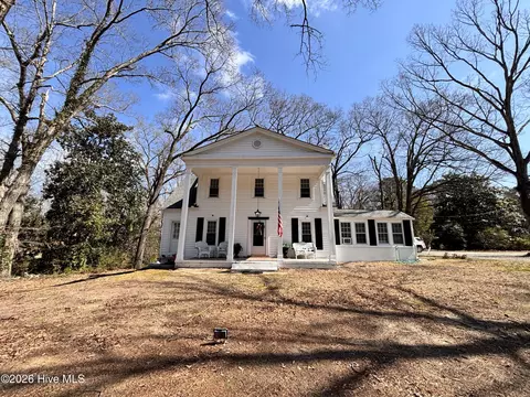 900 Beaman St, Clinton, NC 28328