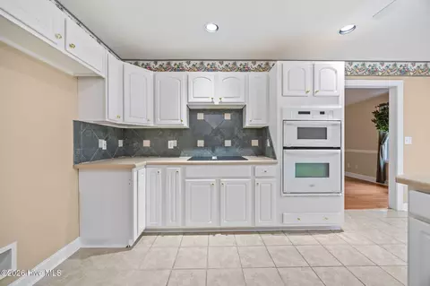 Kitchen - 2741 Beddard Rd, Grimesland, NC 27837 photo 2 of 4
