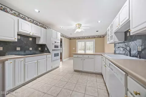 Kitchen - 2741 Beddard Rd, Grimesland, NC 27837 photo 3 of 4