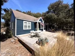 4122 Sound Dr, Morehead City, NC 28557