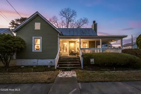 402 Hodges St, Oriental, NC 28571