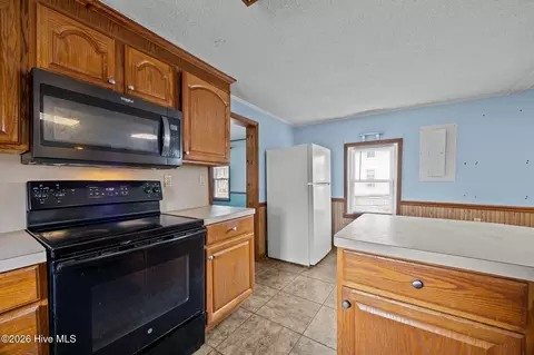 Kitchen - 489 E Pungo St, Belhaven, NC 27810 photo 3 of 4