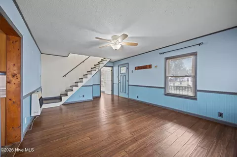 Living - 489 E Pungo St, Belhaven, NC 27810 photo 2 of 6