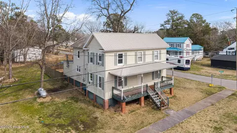 Exterior - 489 E Pungo St, Belhaven, NC 27810 photo 8 of 12