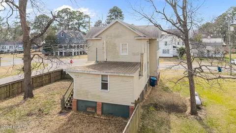 Exterior - 489 E Pungo St, Belhaven, NC 27810 photo 4 of 12
