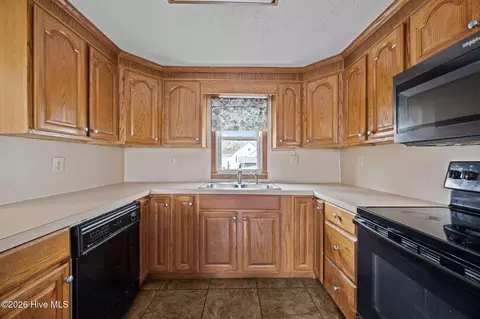 Kitchen - 489 E Pungo St, Belhaven, NC 27810 photo 2 of 4