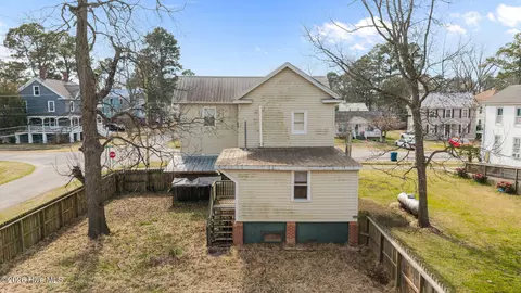 Exterior - 489 E Pungo St, Belhaven, NC 27810 photo 5 of 12