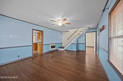 Living - 489 E Pungo St, Belhaven, NC 27810 photo 4 of 6