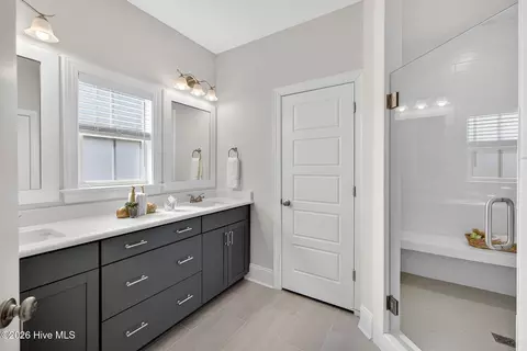 Bath - 96 Bowman Field Cir, Hampstead, NC 28443 photo 1 of 5