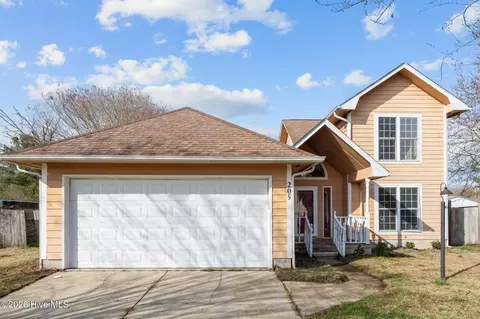205 Pollard Dr, Jacksonville, NC 28540