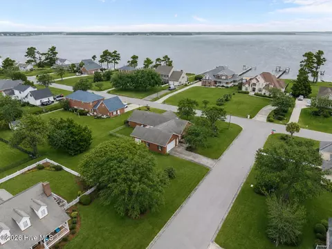 1601 River Bluff Rd, Morehead City, NC 28557