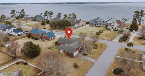 1601 River Bluff Rd, Morehead City, NC 28557
