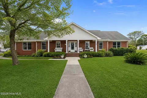 1601 River Bluff Rd, Morehead City, NC 28557