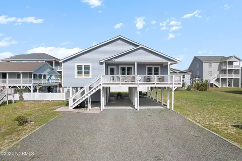 130 Crab St, Holden Beach, NC 28462