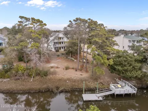 103 SE 27th St, Oak Island, NC 28465