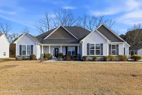 210 Kingsmill Dr, Pikeville, NC 27863