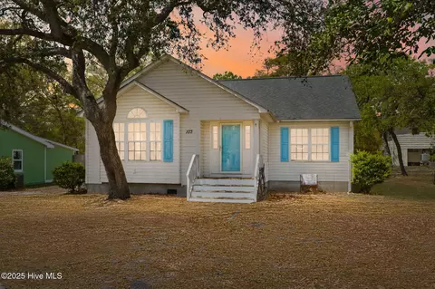 103 NE 5th St, Oak Island, NC 28465