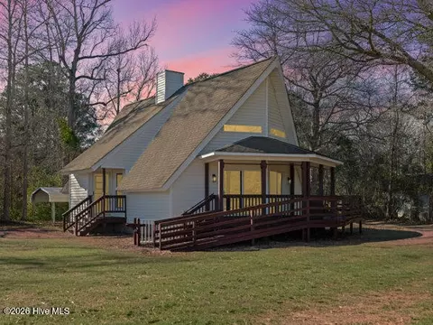 650 Queens Creek Rd, Hubert, NC 28539