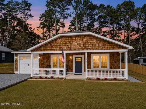325 N Dyson St, Holly Ridge, NC 28445