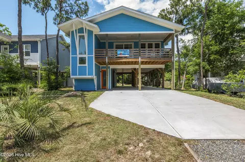 119 NE 27th St, Oak Island, NC 28465