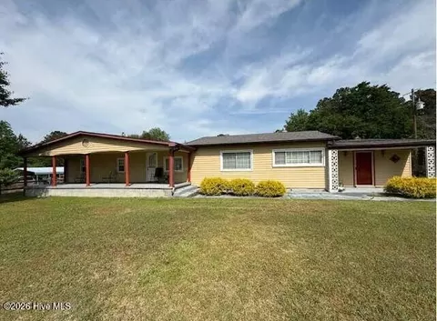 170 Loop Rd, Burgaw, NC 28425