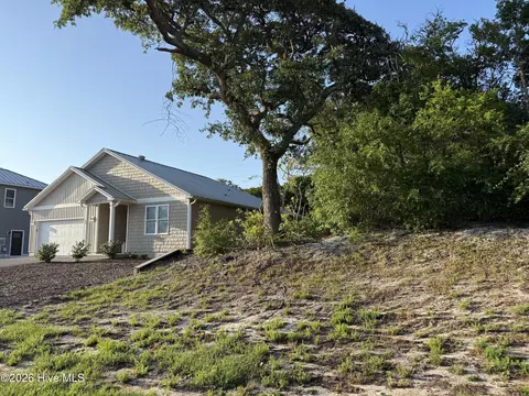 100 Evergreen Ln, Pine Knoll Shores, NC 28512