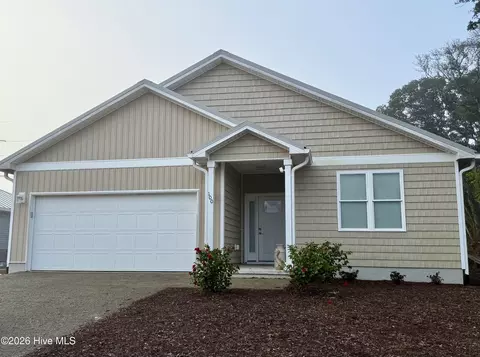 100 Evergreen Ln, Pine Knoll Shores, NC 28512