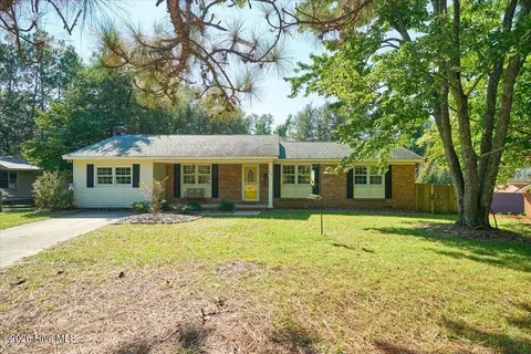 215 S Pinehurst St, Aberdeen, NC 28315