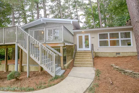 234 Lakeview Dr, Whispering Pines, NC 28327