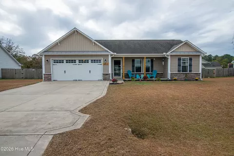 202 Long Neck Dr, Richlands, NC 28574