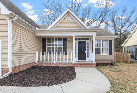 113 Sweet Briar Ct, New Bern, NC 28562