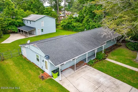 1113 Cherry Tree Dr, New Bern, NC 28562