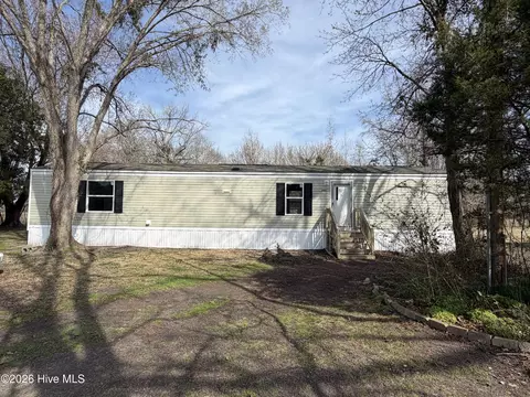 840 Belgrade Swansboro Rd, Stella, NC 28582