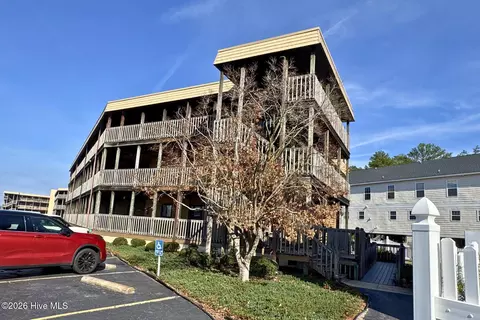 215 Lake Place Condo Dr #215, Elizabethtown, NC 28337