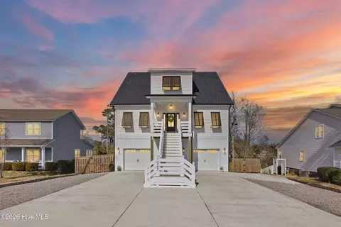 1027 Meridian Dr, Sneads Ferry, NC 28460