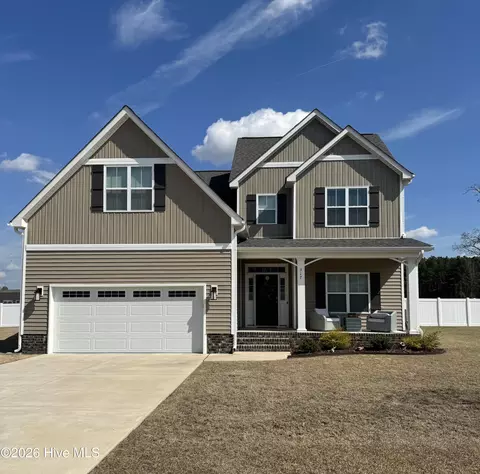 317 Shortleaf Dr, Grimesland, NC 27837