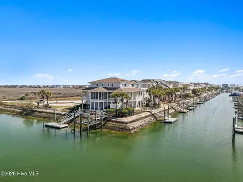 47 Lee St, Ocean Isle Beach, NC 28469